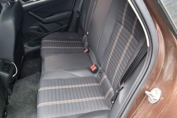 Used Volkswagen Lavida 2018 Hatchback 200TSI DSG Comfort Edition China V Standard Left Rear Seat