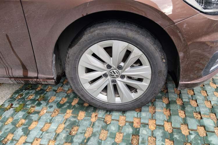 Used Volkswagen Lavida 2018 Hatchback 200TSI DSG Comfort Edition China V Standard Right Front Wheel Hub