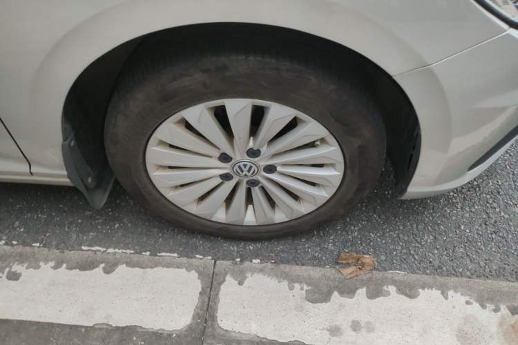 Used Volkswagen Lavida 2018 1.5L Automatic Comfort Edition China V Standard Right Front Wheel Hub