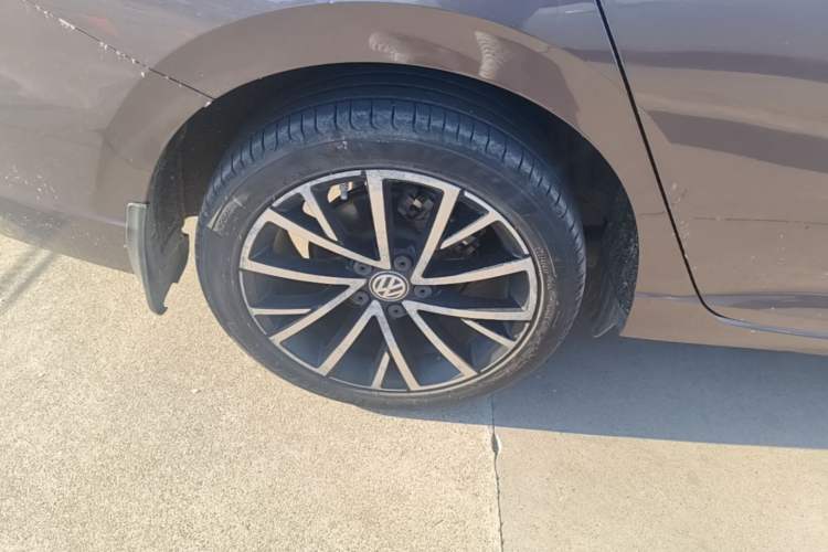 Used Volkswagen Lavida 2018 280TSI DSG Luxury Edition China V Standard Right Rear Wheel Hub