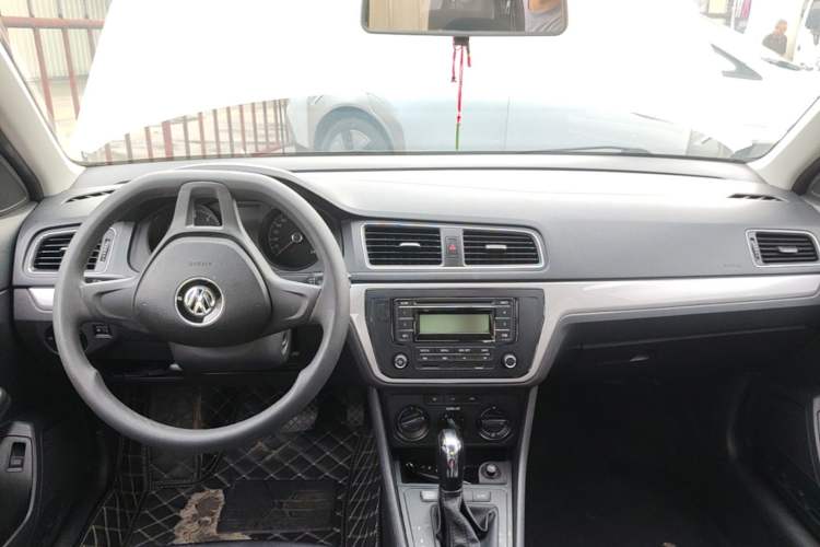 Used Volkswagen Lavida 2018 Classic 1.5L Automatic Fashion Edition China VI Standard Center Console