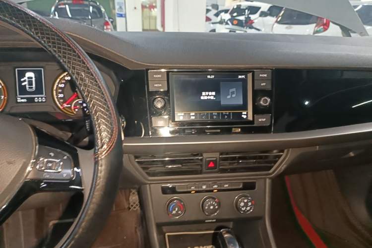 Used Volkswagen Lavida 2018 1.5L Automatic Comfort Edition China V Standard Audio And AC Panel