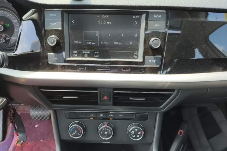 Used Volkswagen Lavida 2018 1.5L Automatic Comfort Edition China V Standard Audio And AC Panel