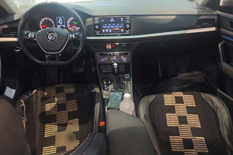 Used Volkswagen Lavida 2018 1.5L Automatic Fashion Edition China V Standard Center Console