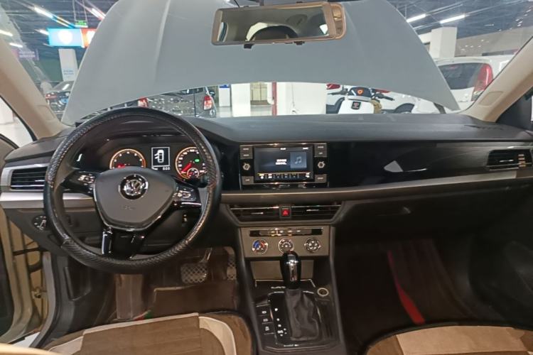 Used Volkswagen Lavida 2018 1.5L Automatic Comfort Edition China V Standard Center Console
