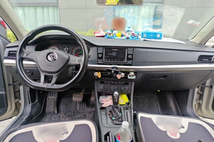 Used Volkswagen Lavida 2018 1.5L Automatic Fashion Edition China V Standard Center Console