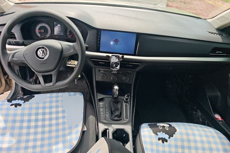 Used Volkswagen Lavida 2018 1.5L Automatic Fashion Edition China V Standard Center Console