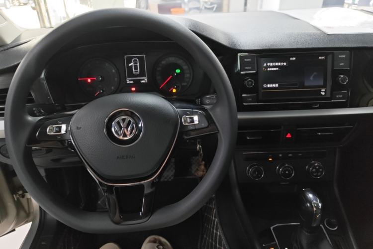 Used Volkswagen Lavida 2018 1.5L Automatic Comfort Edition China V Standard Center Console
