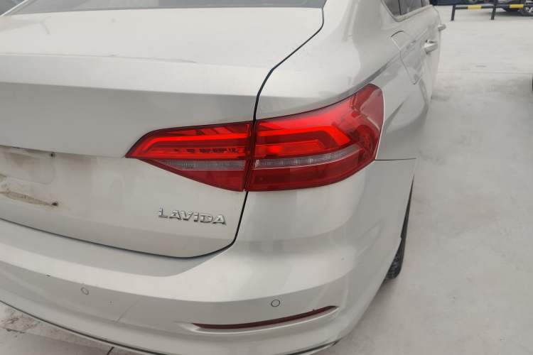 Used Volkswagen Lavida 2018 1.5L Automatic Comfort Edition China V Standard Exterior 3