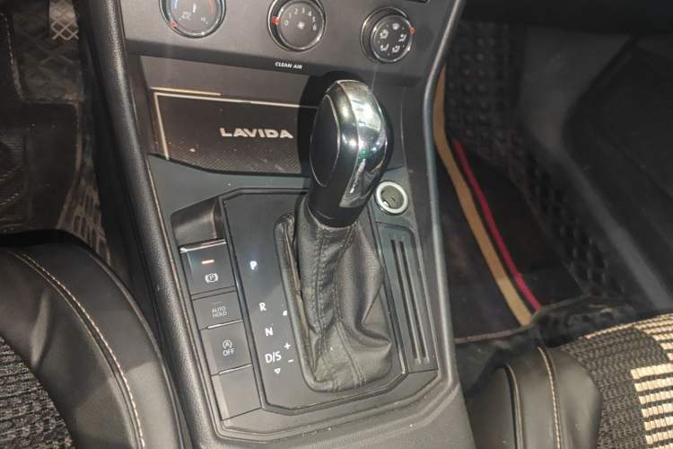 Used Volkswagen Lavida 2018 1.5L Automatic Fashion Edition China V Standard Gear Lever