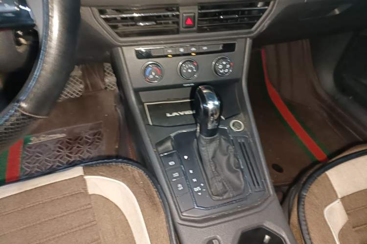 Used Volkswagen Lavida 2018 1.5L Automatic Comfort Edition China V Standard Gear Lever
