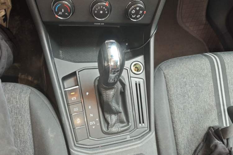 Used Volkswagen Lavida 2018 1.5L Automatic Fashion Edition China V Standard Gear Lever
