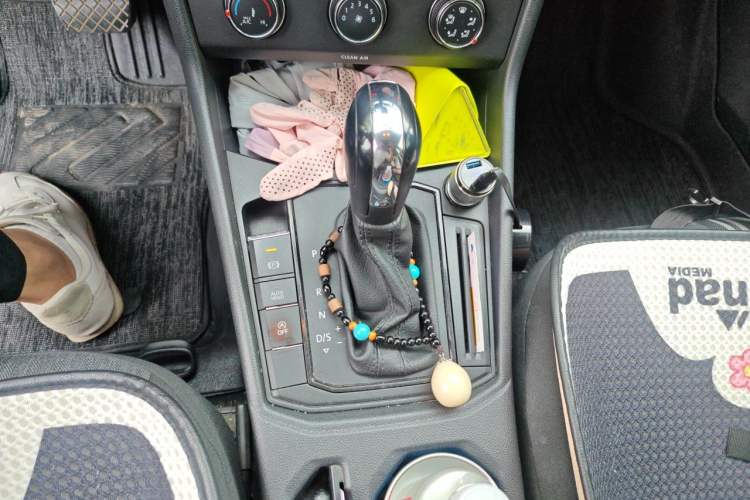 Used Volkswagen Lavida 2018 1.5L Automatic Fashion Edition China V Standard Gear Lever