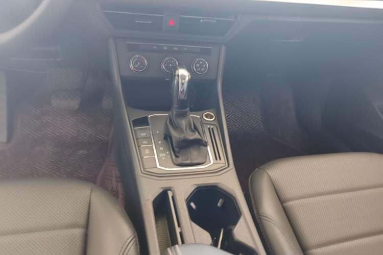 Used Volkswagen Lavida 2018 1.5L Automatic Comfort Edition China V Standard Gear Lever
