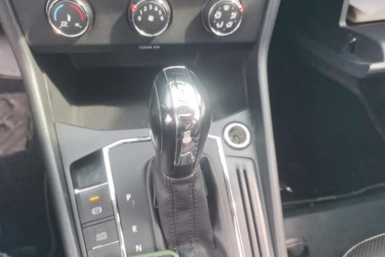 Used Volkswagen Lavida 2018 1.5L Automatic Comfort Edition China V Standard Gear Lever