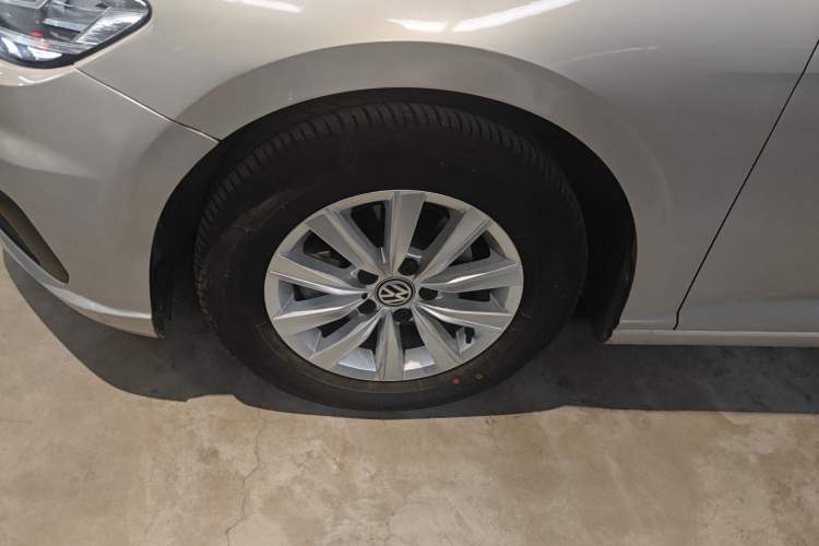 Used Volkswagen Lavida 2018 1.5L Automatic Fashion Edition China V Standard Left Front Wheel Hub