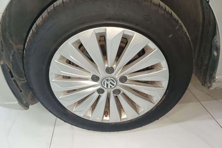 Used Volkswagen Lavida 2018 1.5L Automatic Comfort Edition China V Standard Left Front Wheel Hub