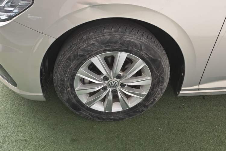 Used Volkswagen Lavida 2018 1.5L Automatic Fashion Edition China V Standard Left Front Wheel Hub