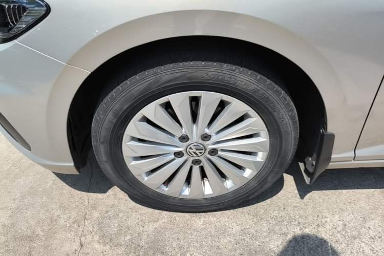 Used Volkswagen Lavida 2018 1.5L Automatic Comfort Edition China V Standard Left Front Wheel Hub