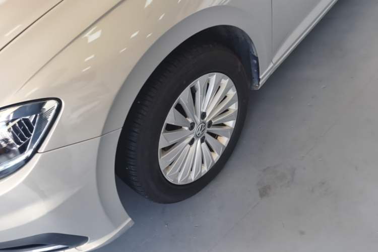 Used Volkswagen Lavida 2018 1.5L Automatic Comfort Edition China V Standard Left Front Wheel Hub