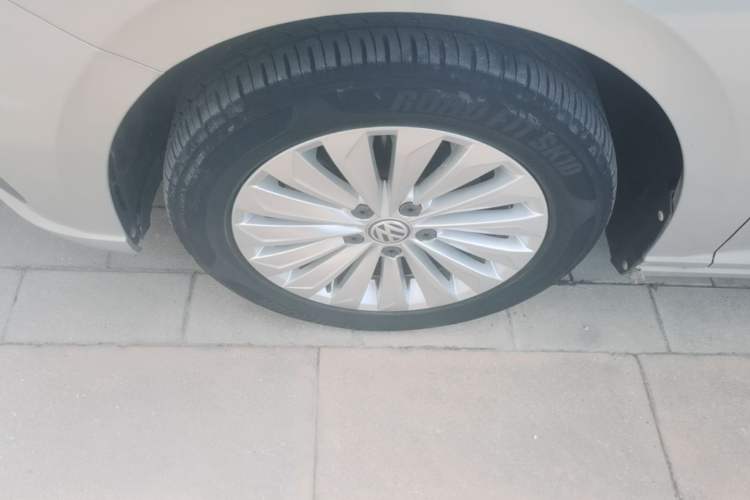 Used Volkswagen Lavida 2018 1.5L Automatic Comfort Edition China V Standard Left Front Wheel Hub
