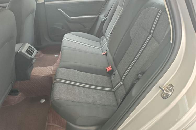 Used Volkswagen Lavida 2018 1.5L Automatic Fashion Edition China V Standard Left Rear Seat