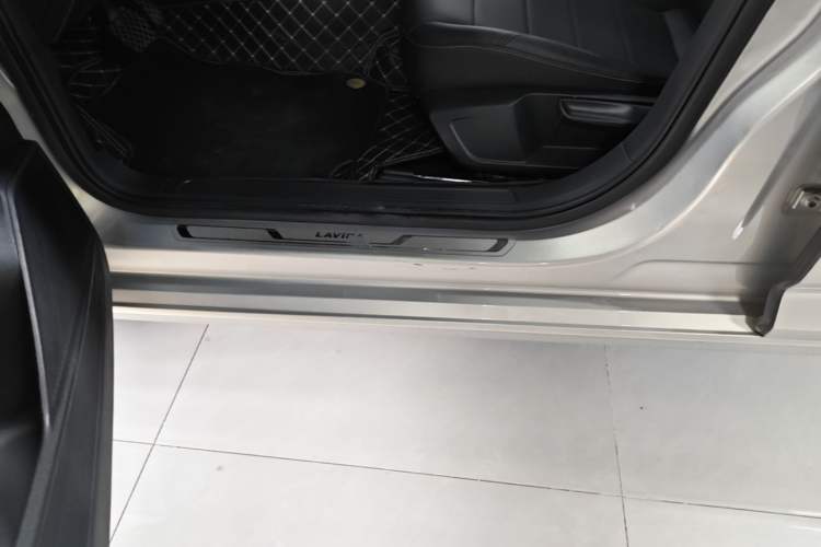 Used Volkswagen Lavida 2018 1.5L Automatic Comfort Edition China V Standard Left Side Sill