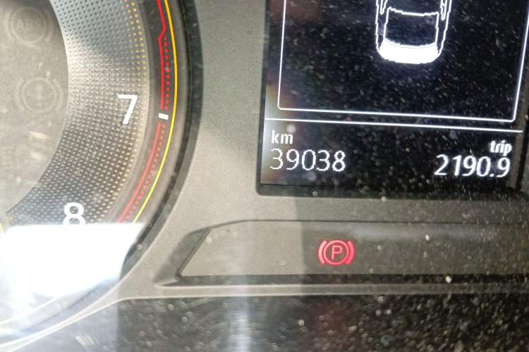 Used Volkswagen Lavida 2018 1.5L Automatic Fashion Edition China V Standard Odometer Close Up