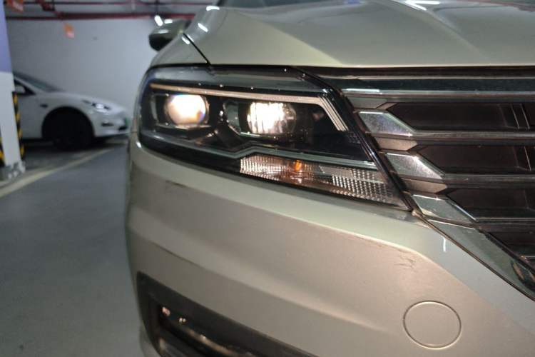Used Volkswagen Lavida 2018 280TSI DSG Comfort Edition China V Standard Right Front Headlight
