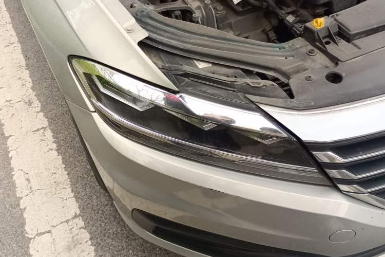 Used Volkswagen Lavida 2018 1.5L Automatic Fashion Edition China V Standard Right Front Headlight