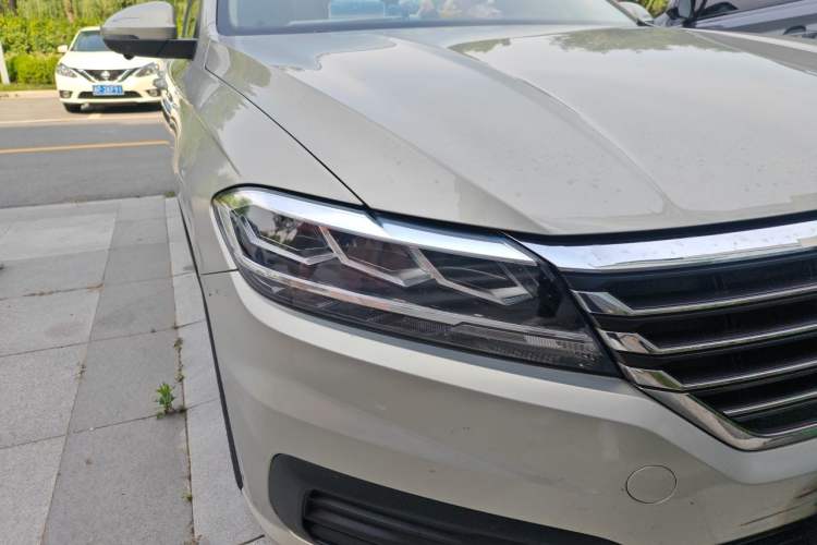 Used Volkswagen Lavida 2018 1.5L Automatic Fashion Edition China V Standard Right Front Headlight