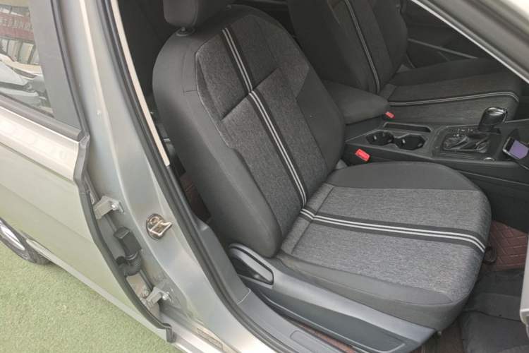 Used Volkswagen Lavida 2018 1.5L Automatic Fashion Edition China V Standard Right Front Seat