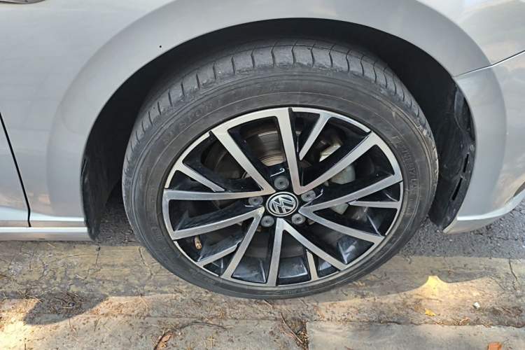 Used Volkswagen Lavida 2018 280TSI DSG Luxury Edition China V Standard Right Front Wheel Hub
