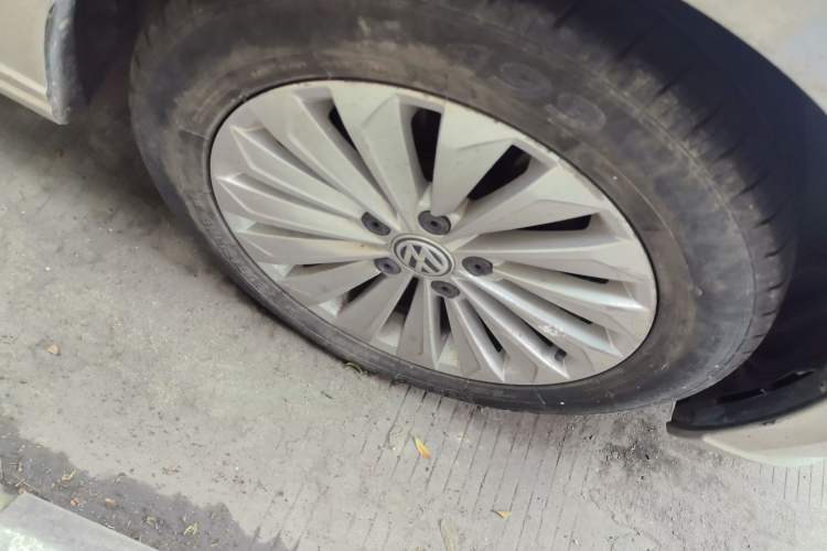 Used Volkswagen Lavida 2018 1.5L Automatic Comfort Edition China V Standard Right Front Wheel Hub
