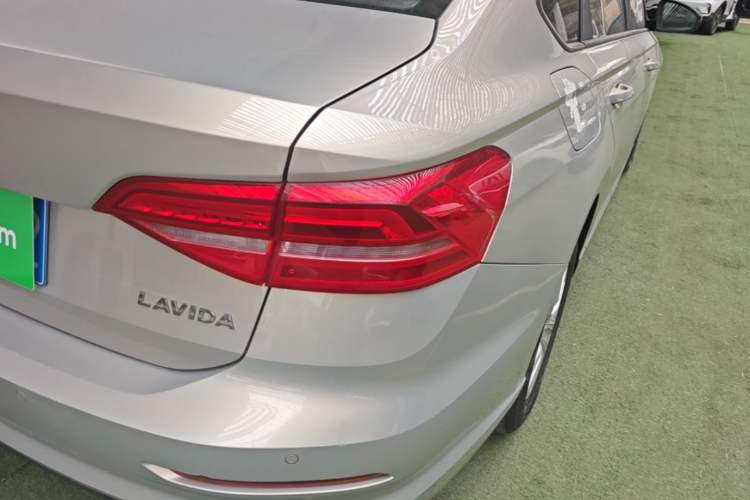 Used Volkswagen Lavida 2018 1.5L Automatic Fashion Edition China V Standard Right Rear Taillight