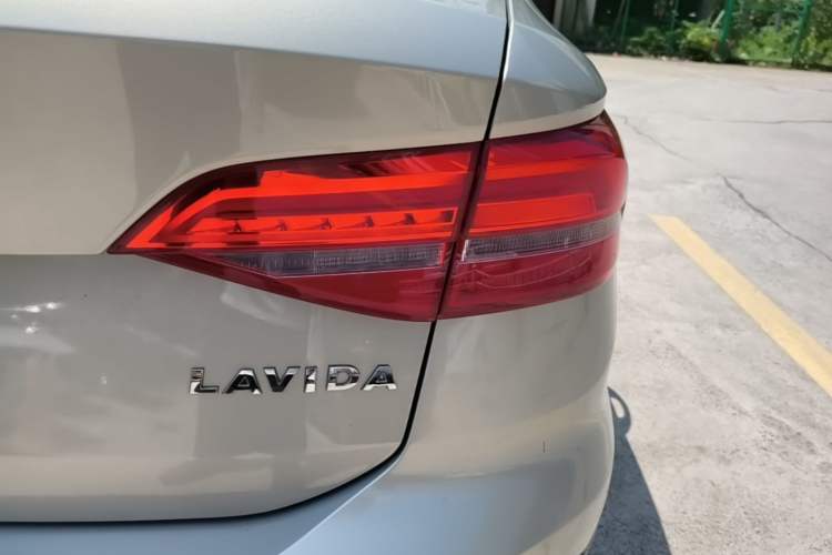 Used Volkswagen Lavida 2018 1.5L Automatic Comfort Edition China V Standard Right Rear Taillight
