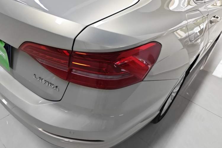 Used Volkswagen Lavida 2018 1.5L Automatic Comfort Edition China V Standard Right Rear Taillight