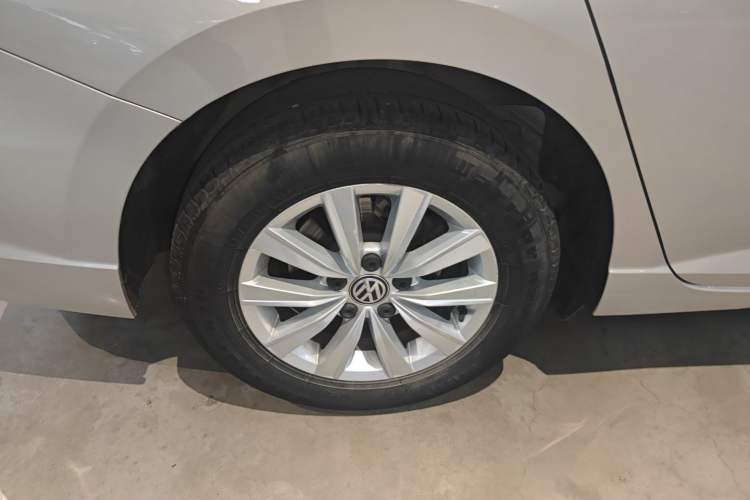 Used Volkswagen Lavida 2018 1.5L Automatic Fashion Edition China V Standard Right Rear Wheel Hub