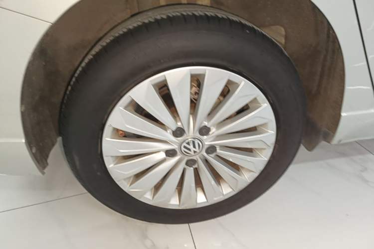 Used Volkswagen Lavida 2018 1.5L Automatic Comfort Edition China V Standard Right Rear Wheel Hub
