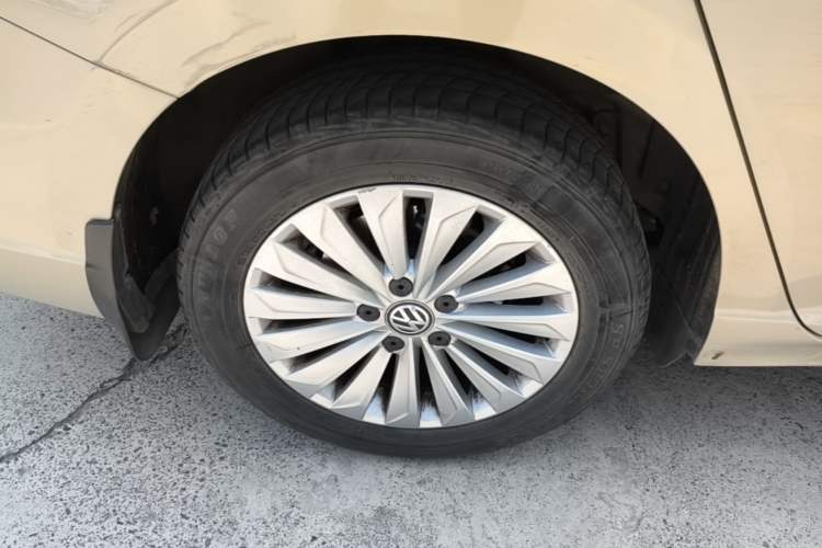 Used Volkswagen Lavida 2018 1.5L Automatic Comfort Edition China V Standard Right Rear Wheel Hub