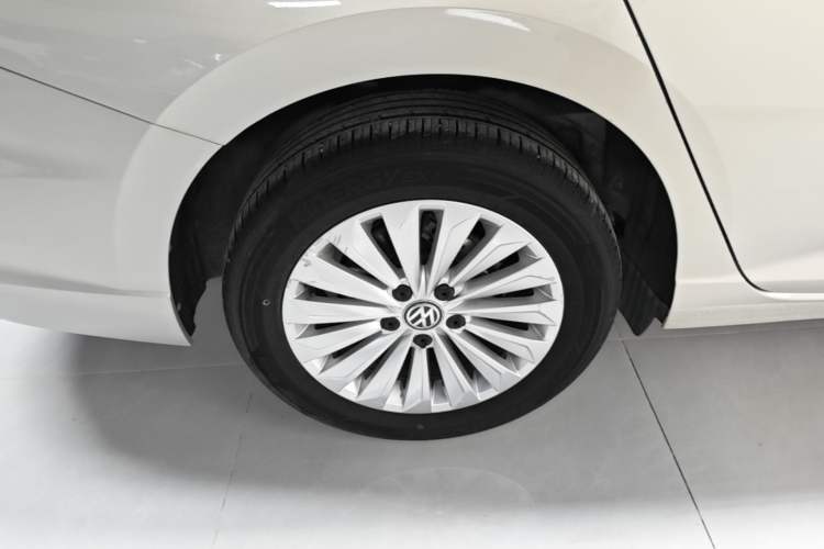 Used Volkswagen Lavida 2018 1.5L Automatic Comfort Edition China V Standard Right Rear Wheel Hub