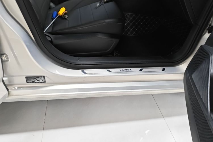 Used Volkswagen Lavida 2018 1.5L Automatic Comfort Edition China V Standard Right Side Sill