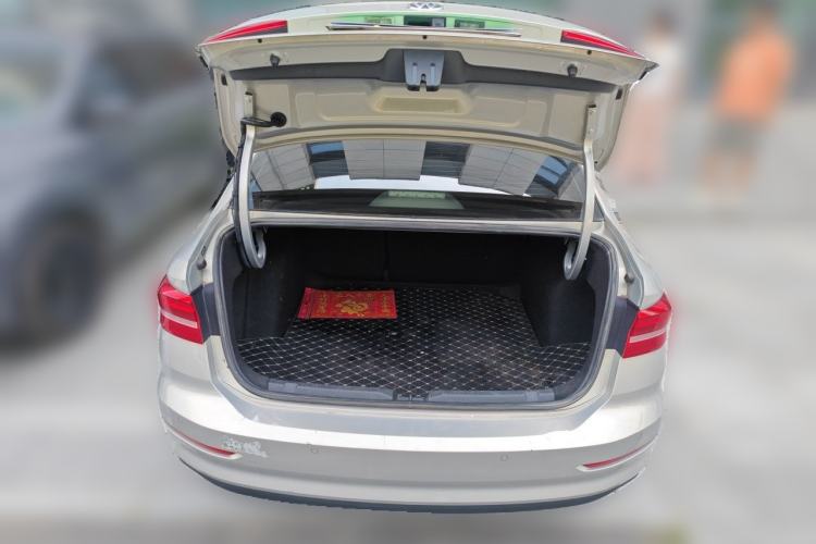 Used Volkswagen Lavida 2018 1.5L Automatic Fashion Edition China V Standard Trunk