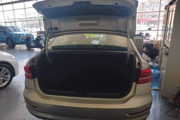 Used Volkswagen Lavida 2018 1.5L Automatic Comfort Edition China V Standard Trunk