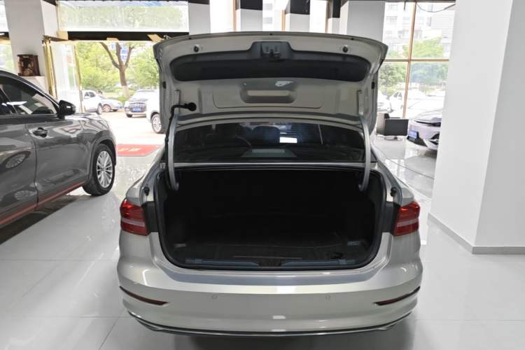 Used Volkswagen Lavida 2018 1.5L Automatic Comfort Edition China V Standard Trunk