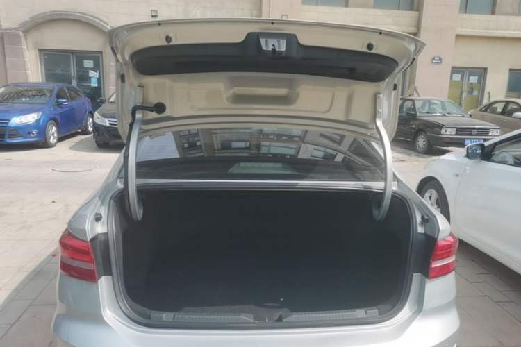 Used Volkswagen Lavida 2018 1.5L Automatic Comfort Edition China V Standard Trunk