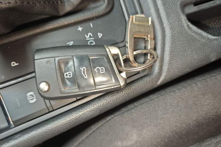 Used Volkswagen Lavida 2018 1.5L Automatic Fashion Edition China V Standard Vehicle Key