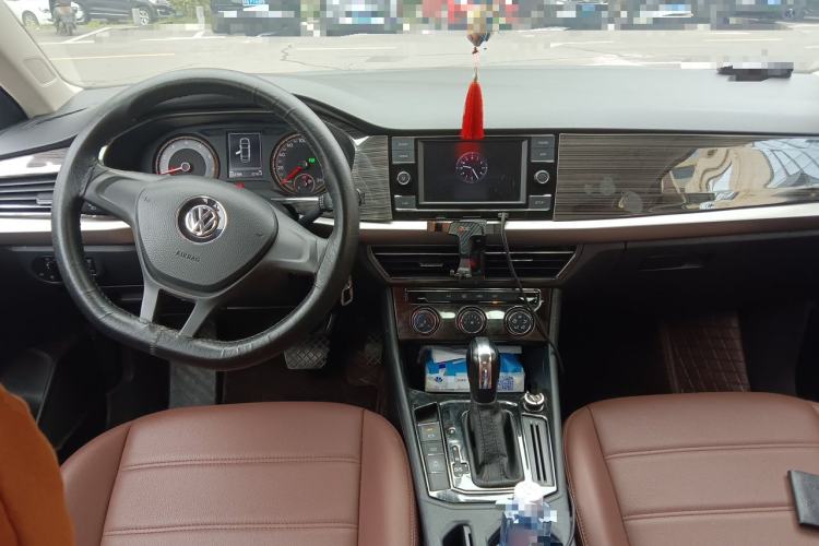 Used Volkswagen Lavida 2018 1.5L Automatic Fashion Edition China V Standard Center Console