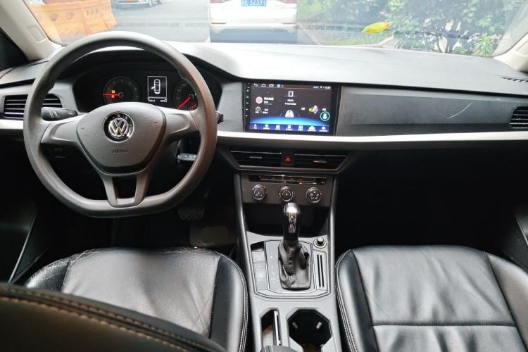 Used Volkswagen Lavida 2018 1.5L Automatic Fashion Edition China V Standard Center Console