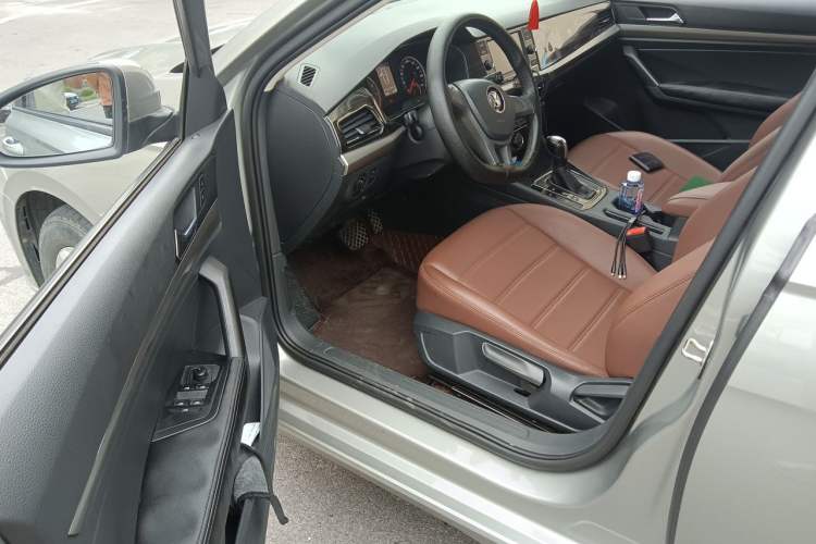 Used Volkswagen Lavida 2018 1.5L Automatic Fashion Edition China V Standard Driver Seat